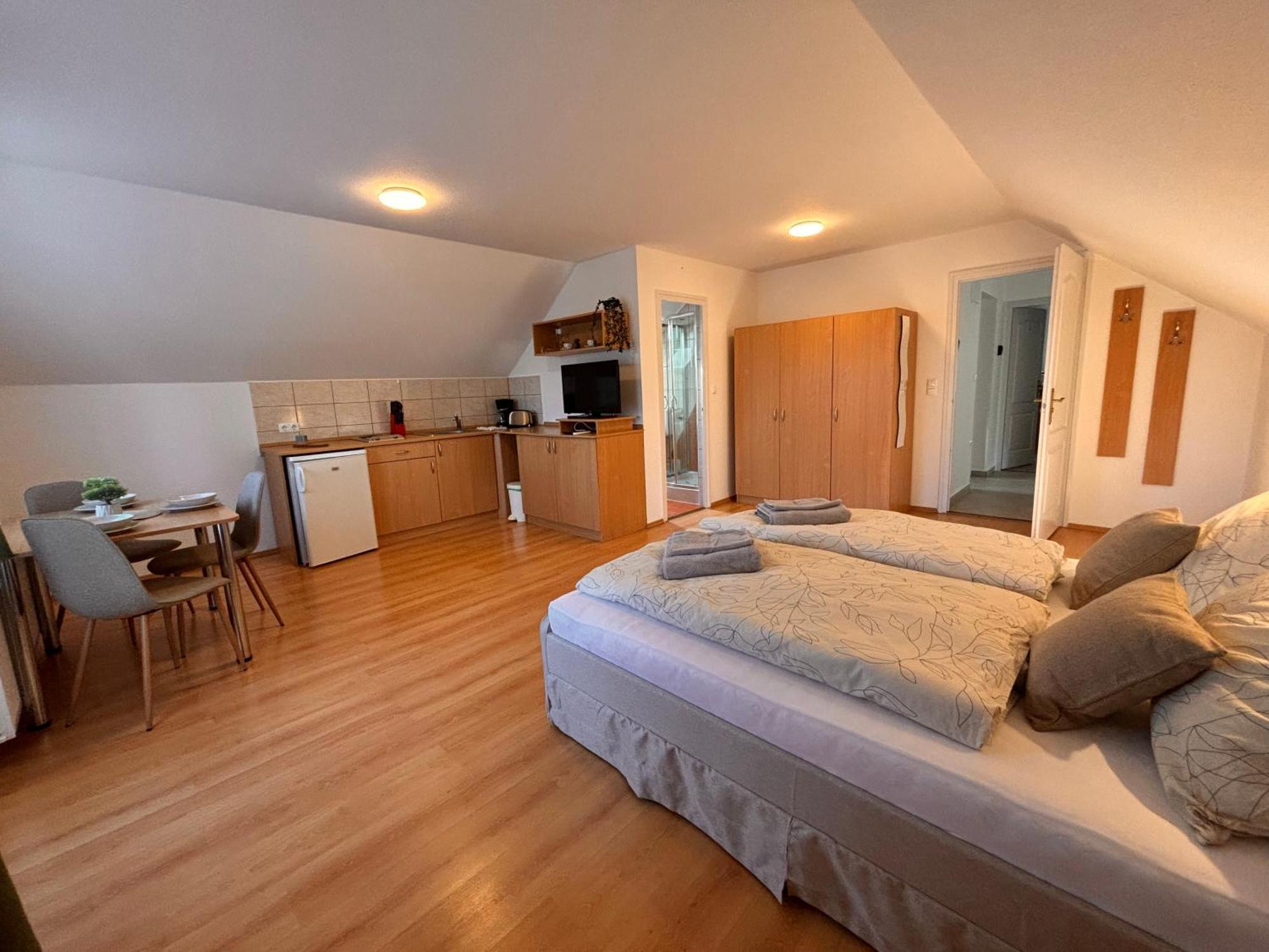 Akacfa Apartment